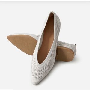 White Pointed-Toe Flats. Everlane the 40 hour Re-Knit. Size 6. So comfortable!!